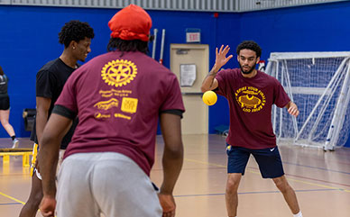 photo of LCCC student playing spikeball