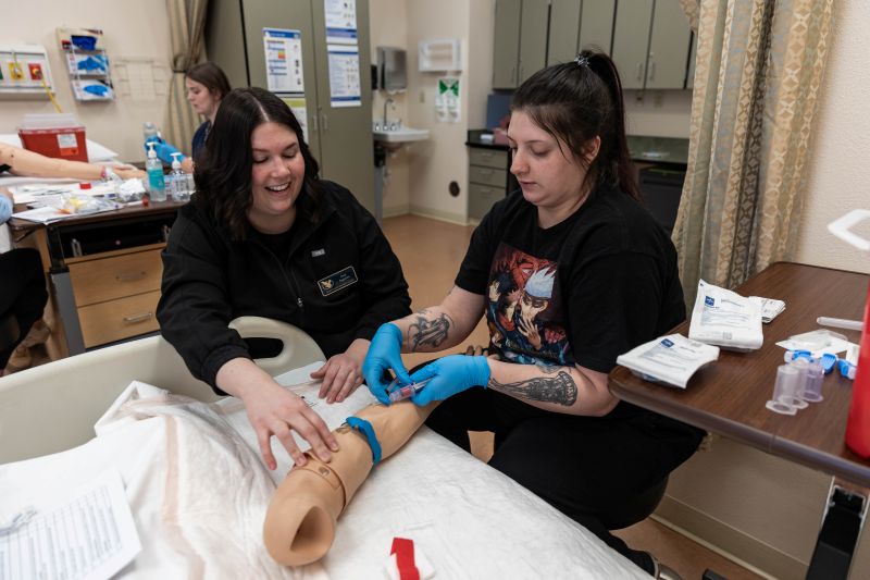 Kodi Ragsdale, LCCC instructor, helps a student with a lab exercise. 