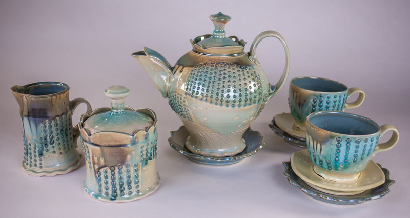 Photo of a teapot and cup set made by Michael Lemke
